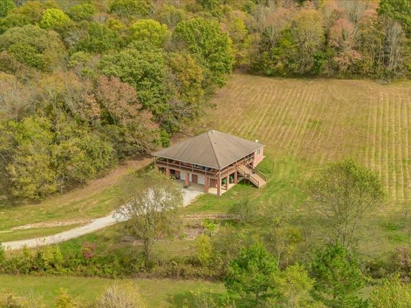 574 Hayes Ridge Rd, Lancaster, TN 38569