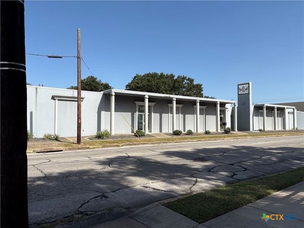 412 N Main Street, Victoria, TX 77901
