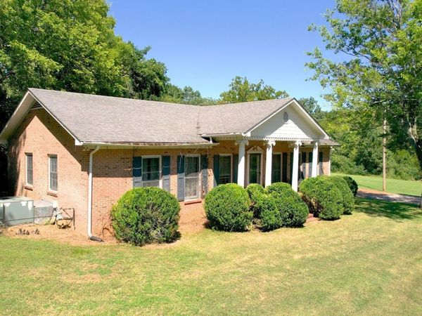 217 Bear Creek Pike , Columbia, TN 38401