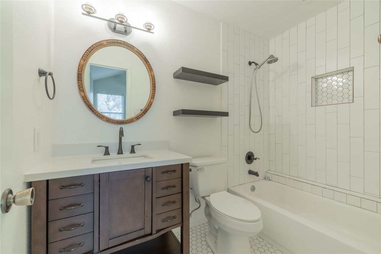 1411 Gracy Farms Ln, Unit 121, Austin, TX 78758 Main Photo