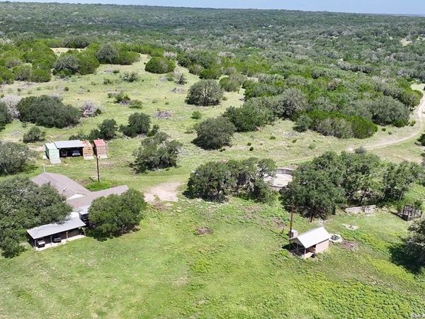 104 SD 14070, Rocksprings, TX 78880