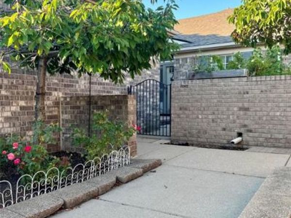 50314 PARADISE Court, Macomb Twp, MI 48044