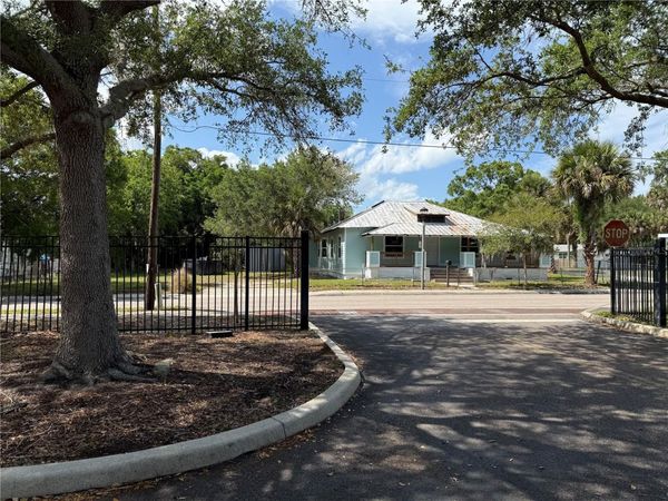 585 WASHINGTON STREET, NEW SMYRNA BEACH, FL 32168