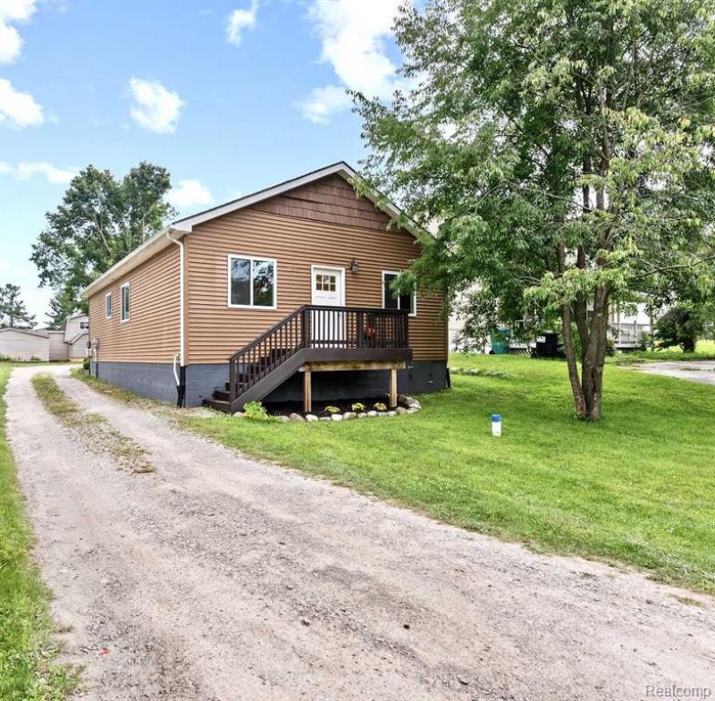 3333 Junior, Pinckney Vlg, MI 48169 Main Photo