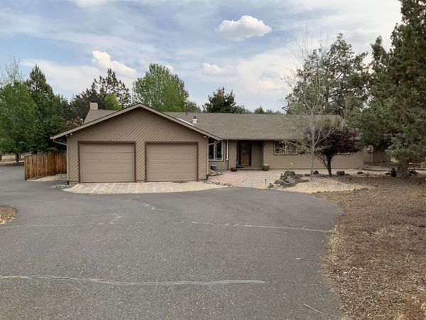 2420 NW Helmholtz Way, Redmond, OR 97756