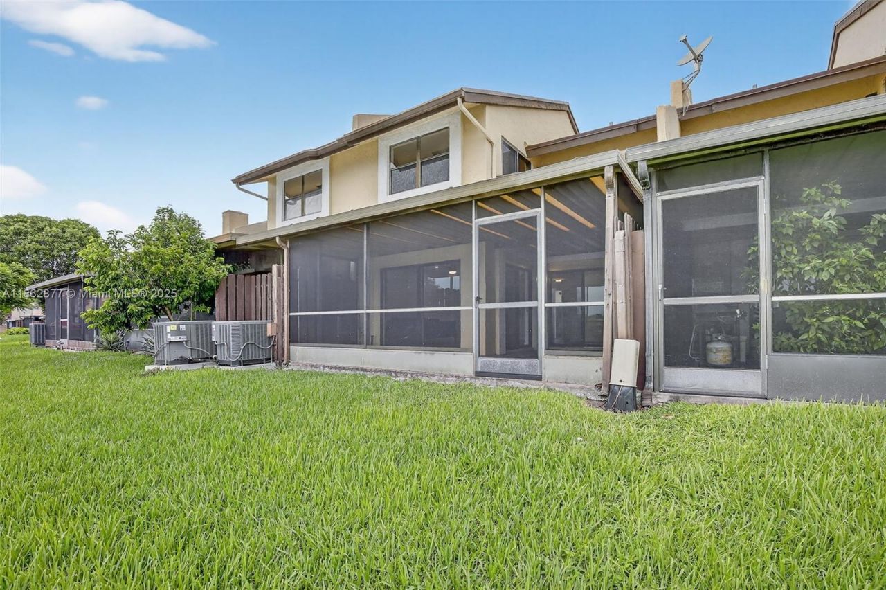 340 SW 97th Ave, Pembroke Pines, FL 33025 Photo