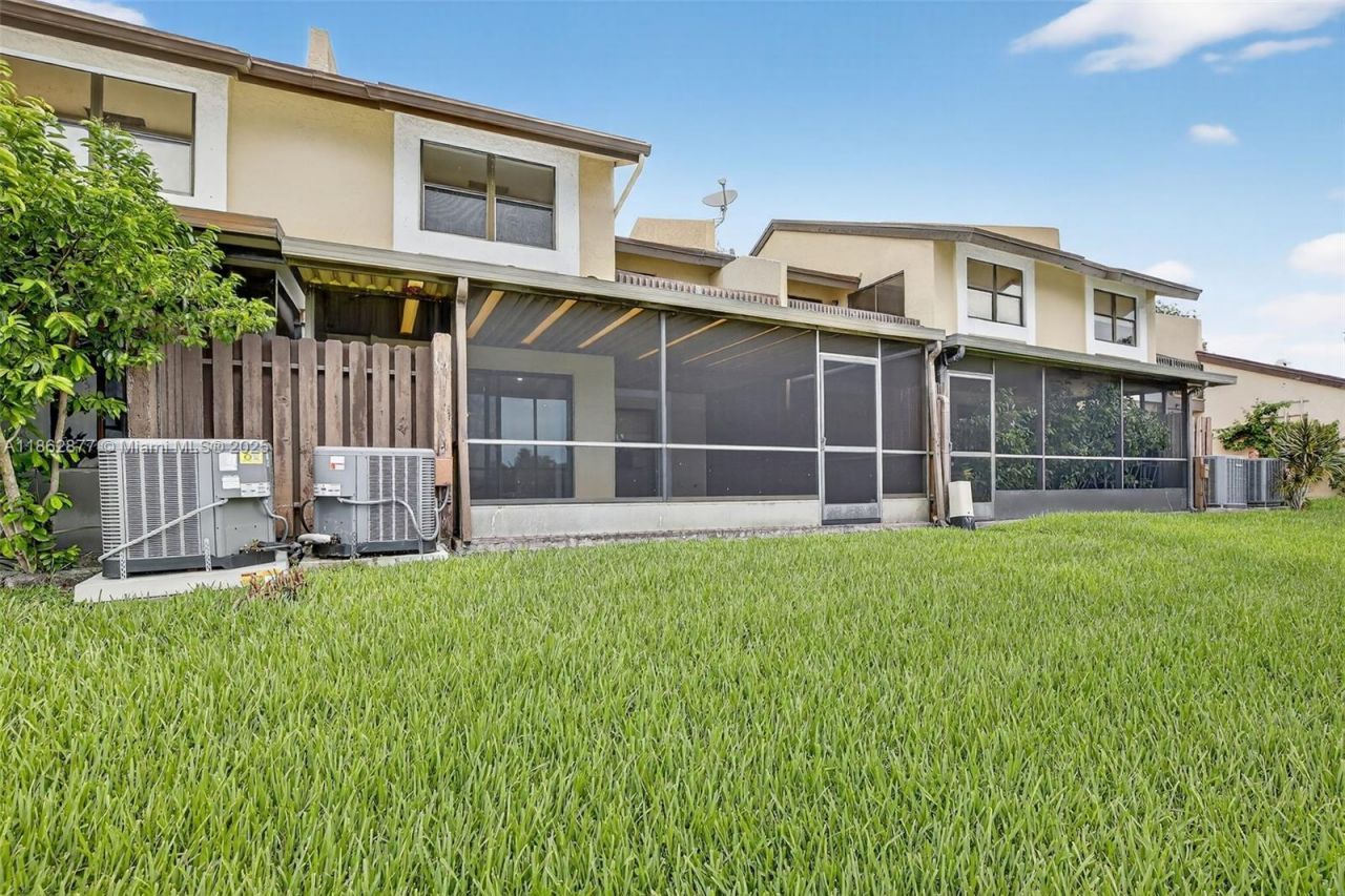 340 SW 97th Ave, Pembroke Pines, FL 33025 Photo