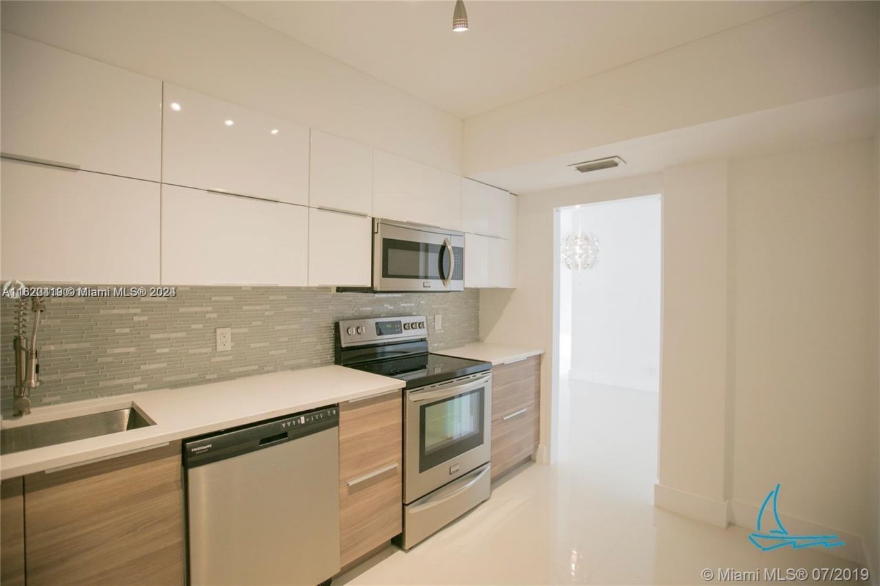 9381 E Bay Harbor Dr, Unit 302S, Bay Harbor Islands, FL 33154 Photo