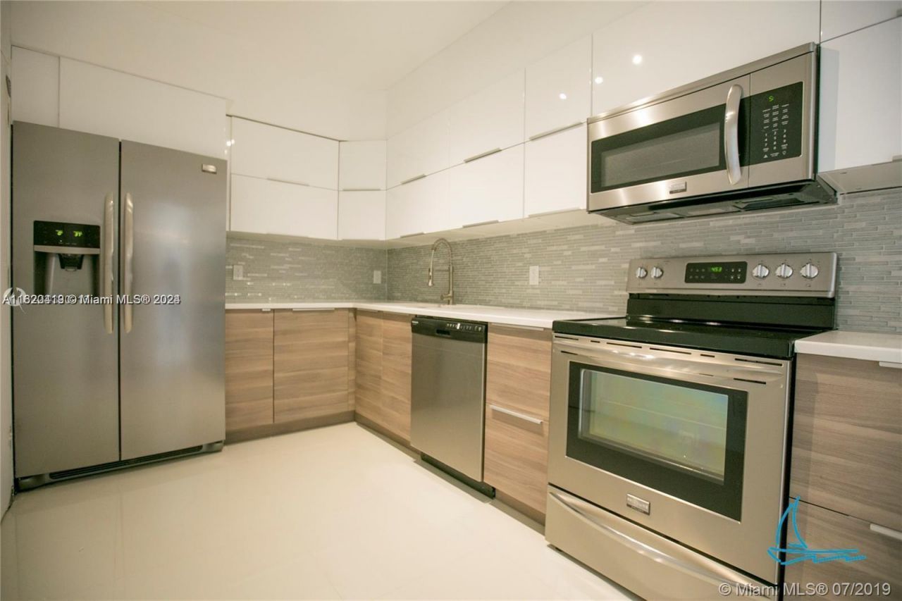 9381 E Bay Harbor Dr, Unit 302S, Bay Harbor Islands, FL 33154 Photo