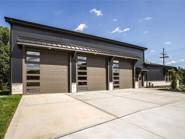 15021 Broadmoor Street, Overland Park, KS 66223