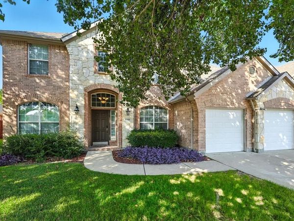 6828 Shoreway Drive, Grand Prairie, TX 75054