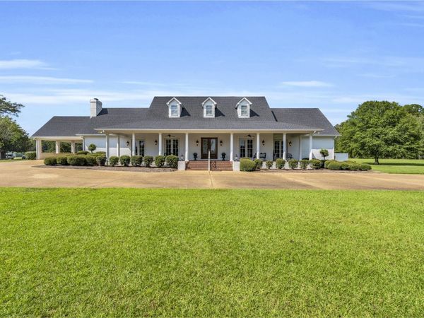 432 Old Country Ln, Columbus, MS 39702