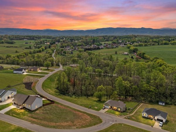 623 Farm Of The Smokies Way, Maryville, TN 37804