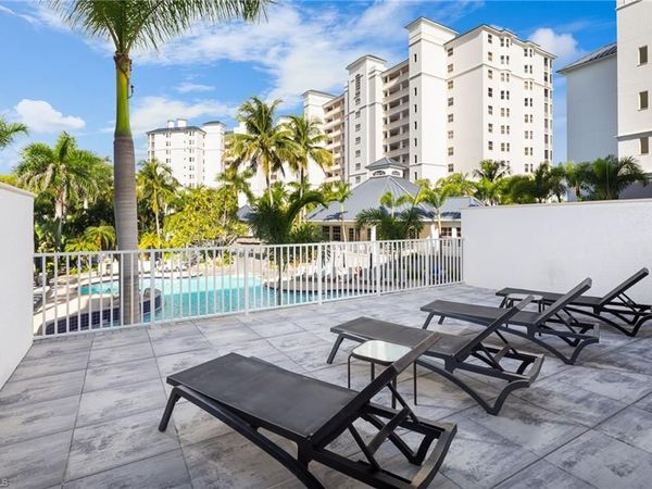 460 Launch CIR, Unit 202, NAPLES, FL 34108