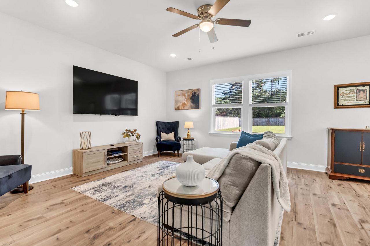 3061 Grinnell Street Photo 11