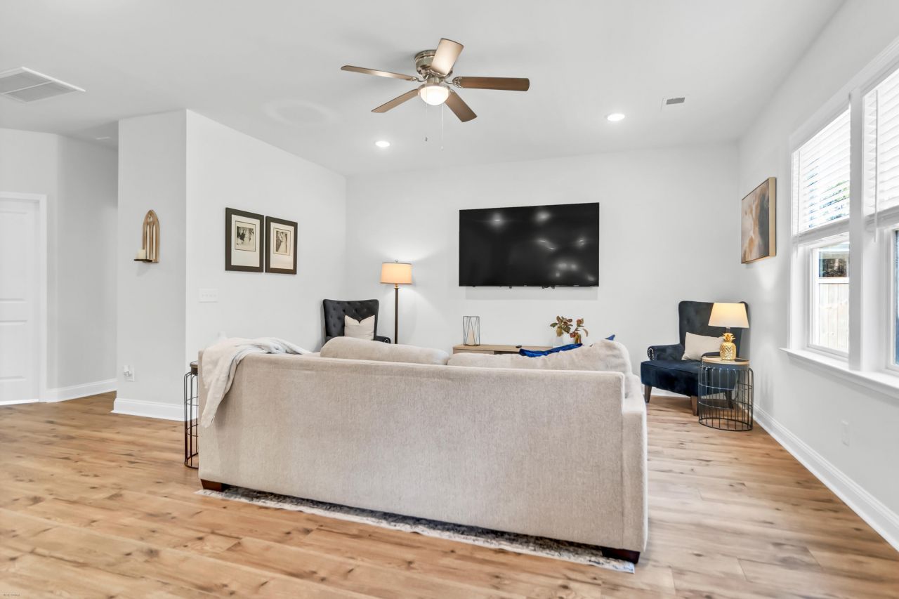 3061 Grinnell Street Photo 8