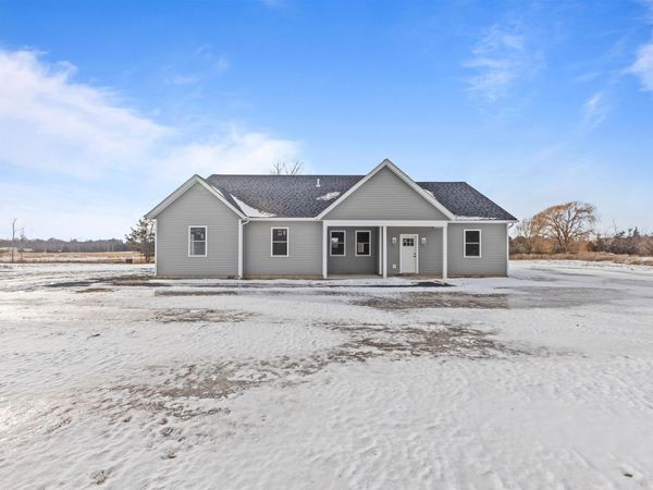 52 East Olive Street, Grand Isle, VT 05458