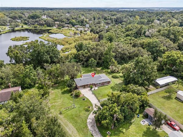 1422 E 8TH AVENUE, MOUNT DORA, FL 32757