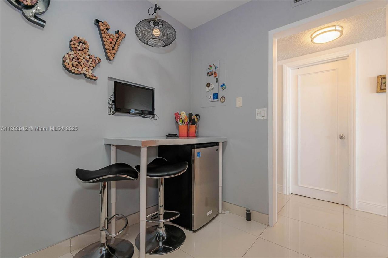 3725 S Ocean Dr, Unit 1221, Hollywood, FL 33019 Photo