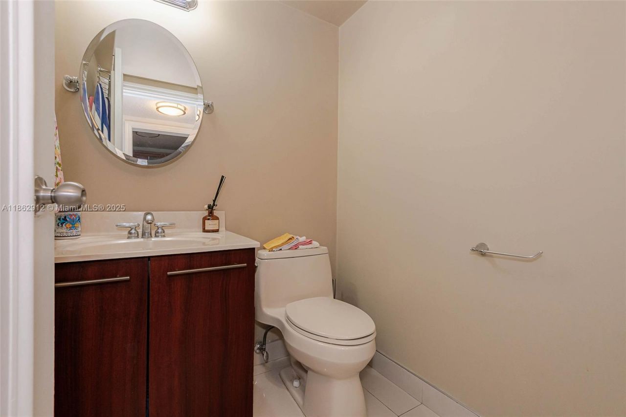 3725 S Ocean Dr, Unit 1221, Hollywood, FL 33019 Photo