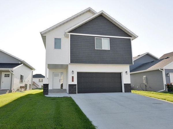 6850 Thomas Street, Horace, ND 58047