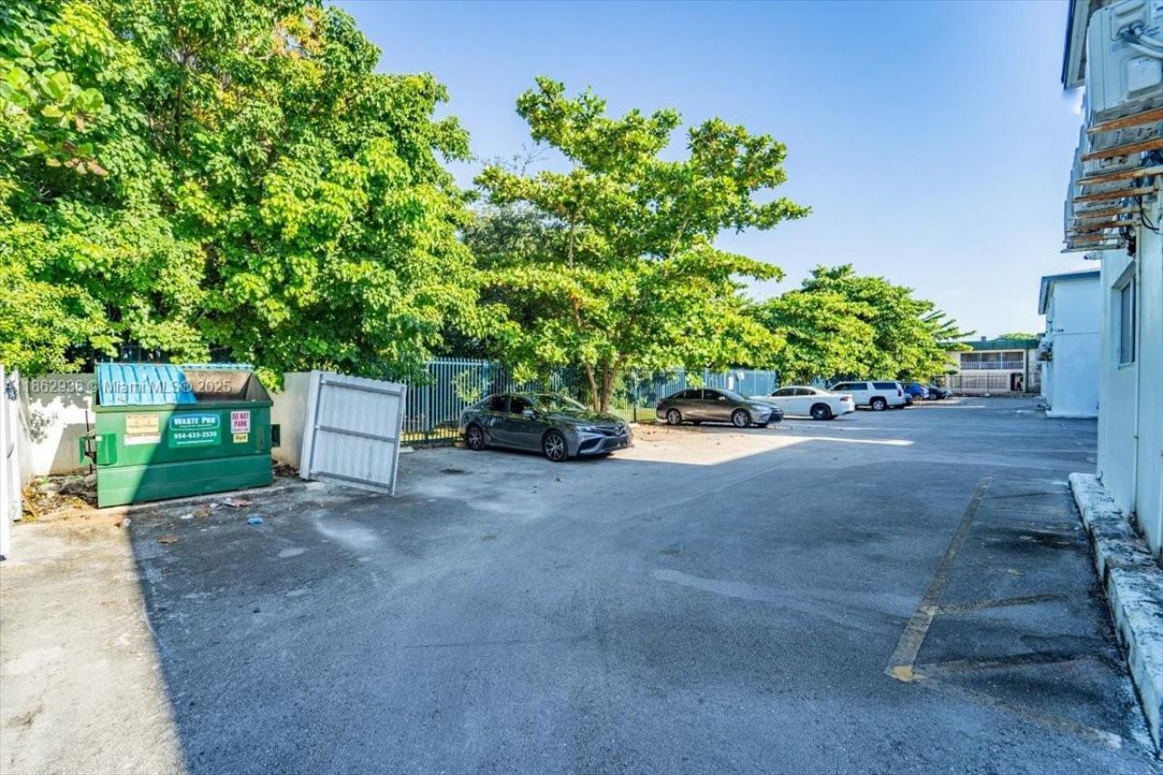 13201 Memorial Hwy, North Miami, FL 33161 Photo