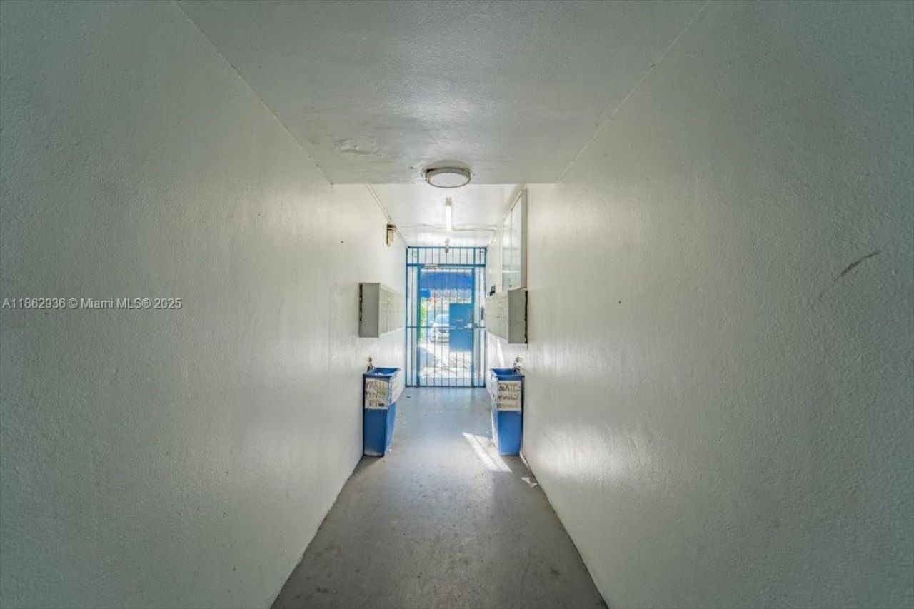 13201 Memorial Hwy, North Miami, FL 33161 Photo