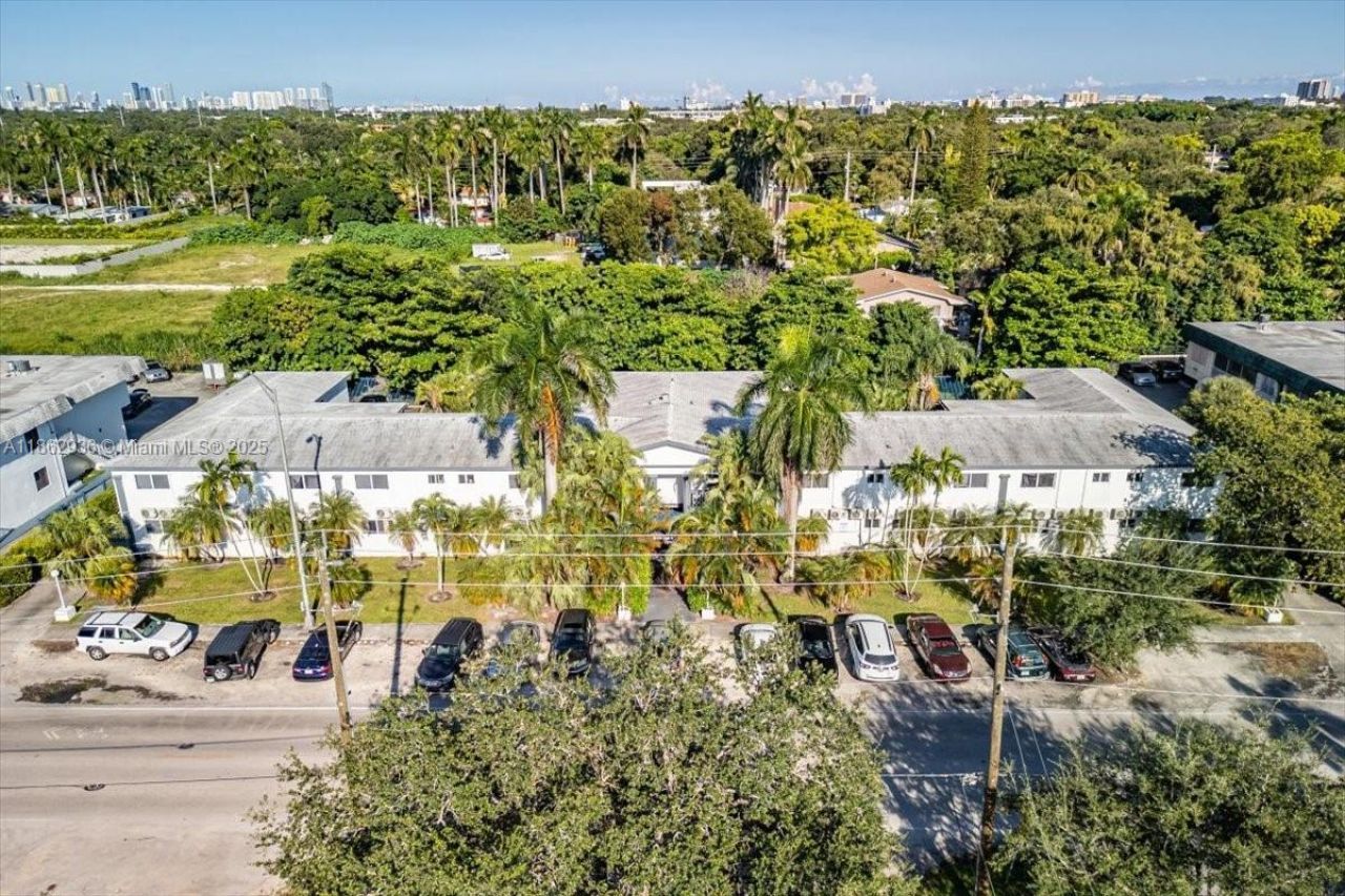 13201 Memorial Hwy, North Miami, FL 33161 Photo