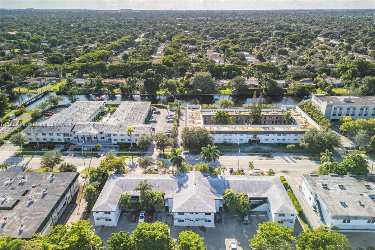 13201 Memorial Hwy, North Miami, FL 33161 Photo