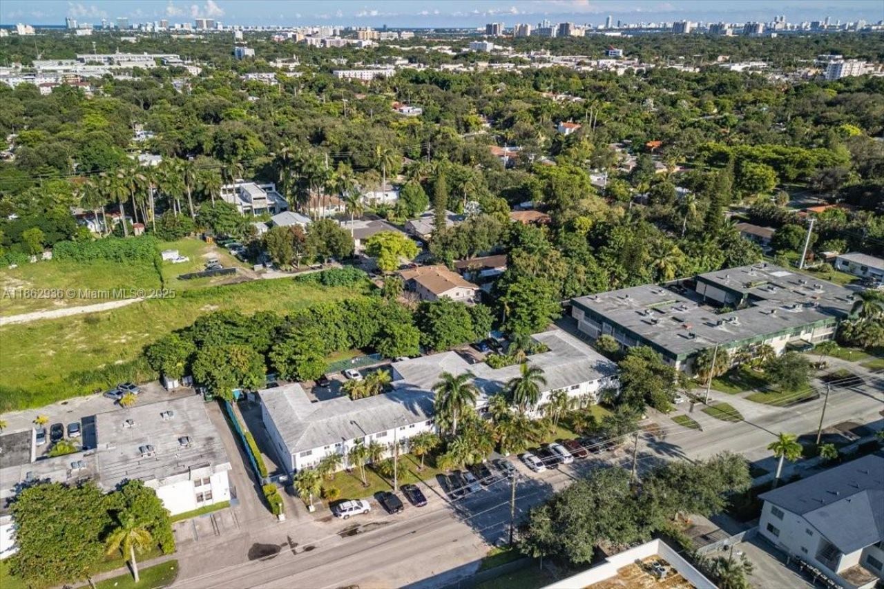 13201 Memorial Hwy, North Miami, FL 33161 Photo