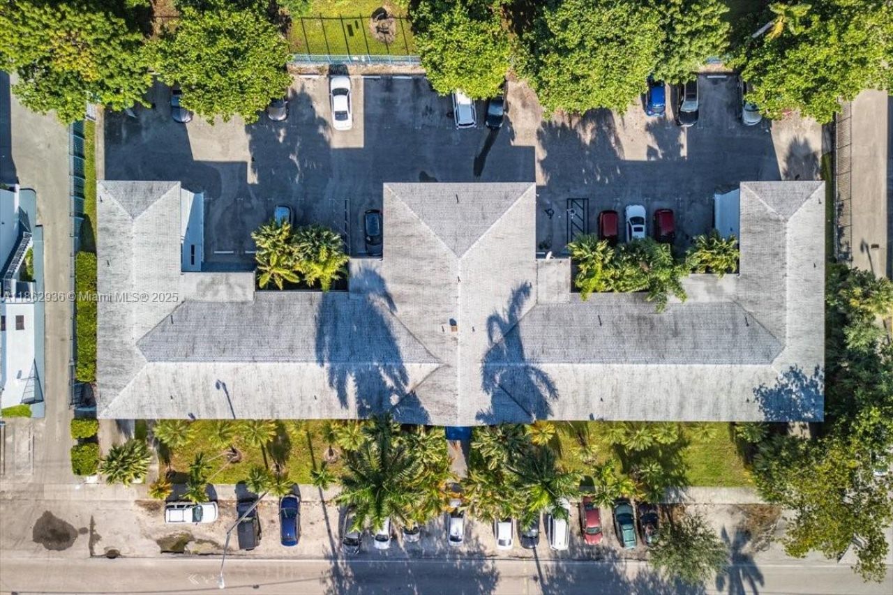 13201 Memorial Hwy, North Miami, FL 33161 Photo