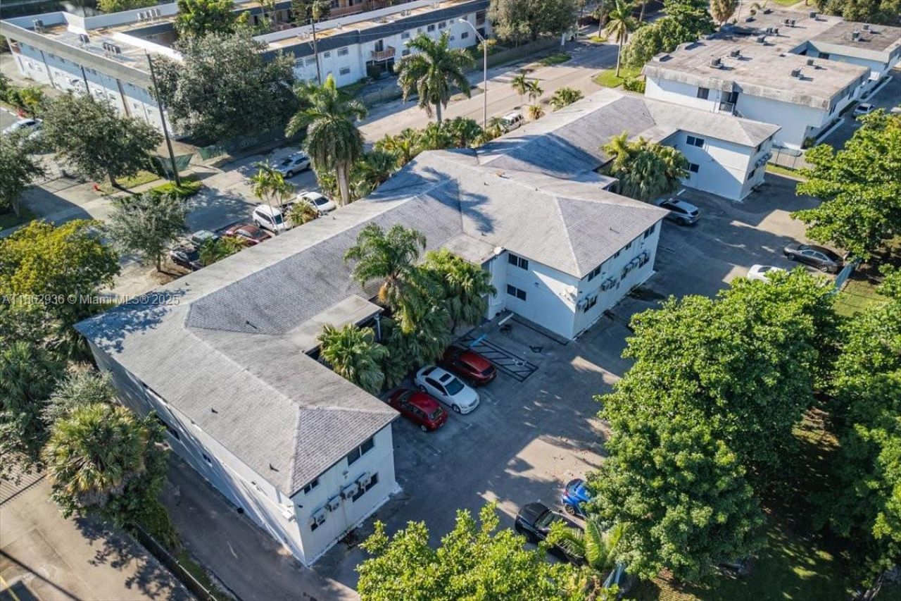 13201 Memorial Hwy, North Miami, FL 33161 Photo