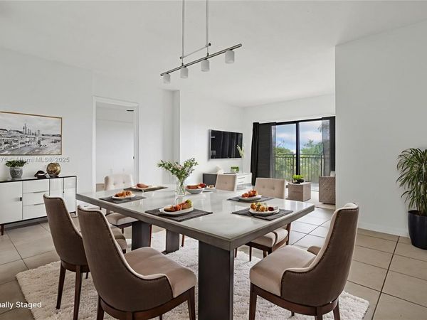 9340 Fontainebleau Blvd, Unit W505, Miami, FL 33172