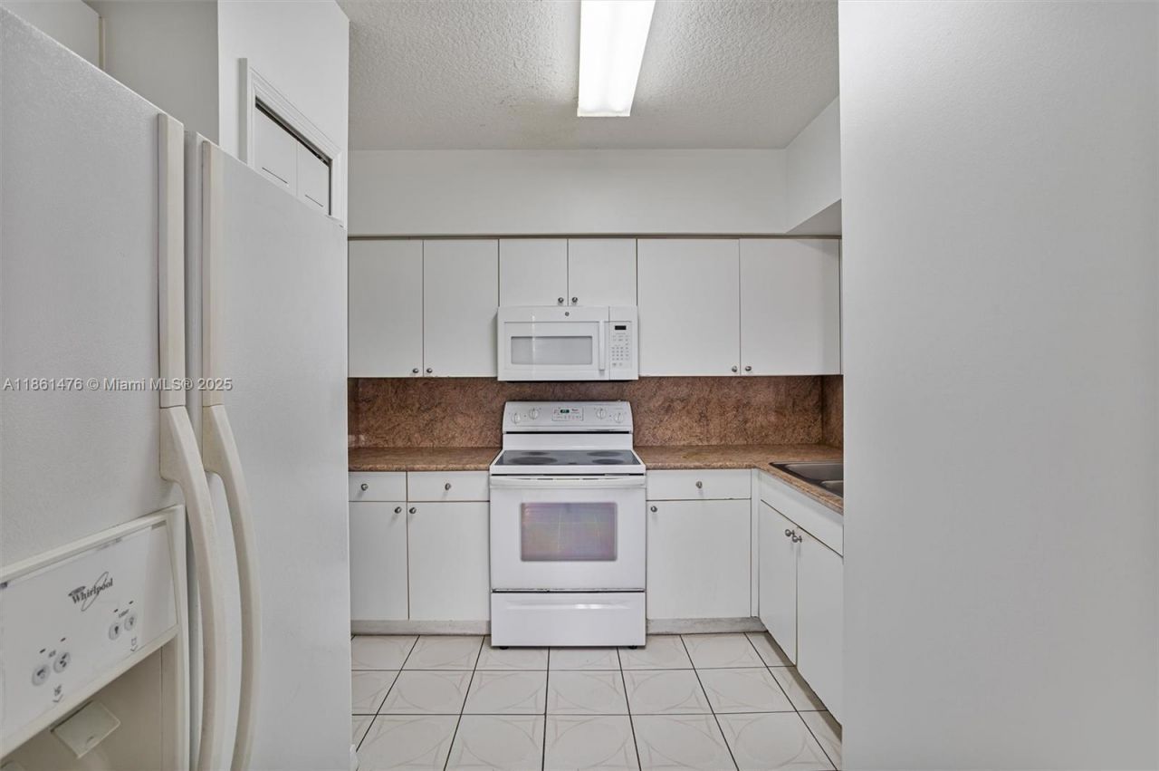 9340 Fontainebleau Blvd, Unit W505, Miami, FL 33172 Photo