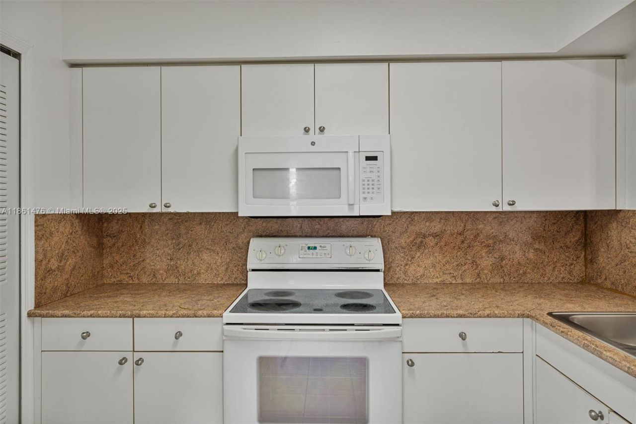 9340 Fontainebleau Blvd, Unit W505, Miami, FL 33172 Photo