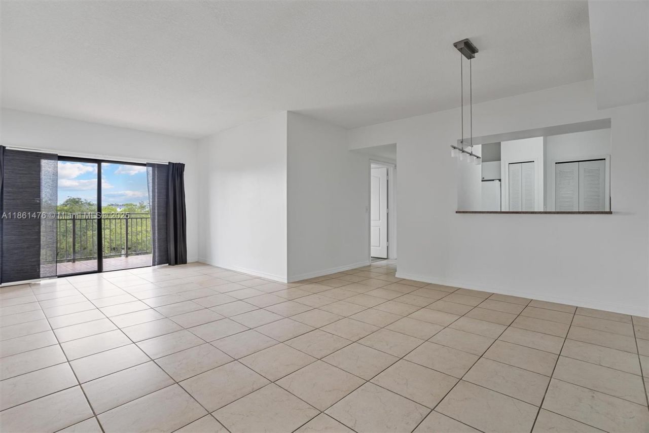 9340 Fontainebleau Blvd, Unit W505, Miami, FL 33172 Photo