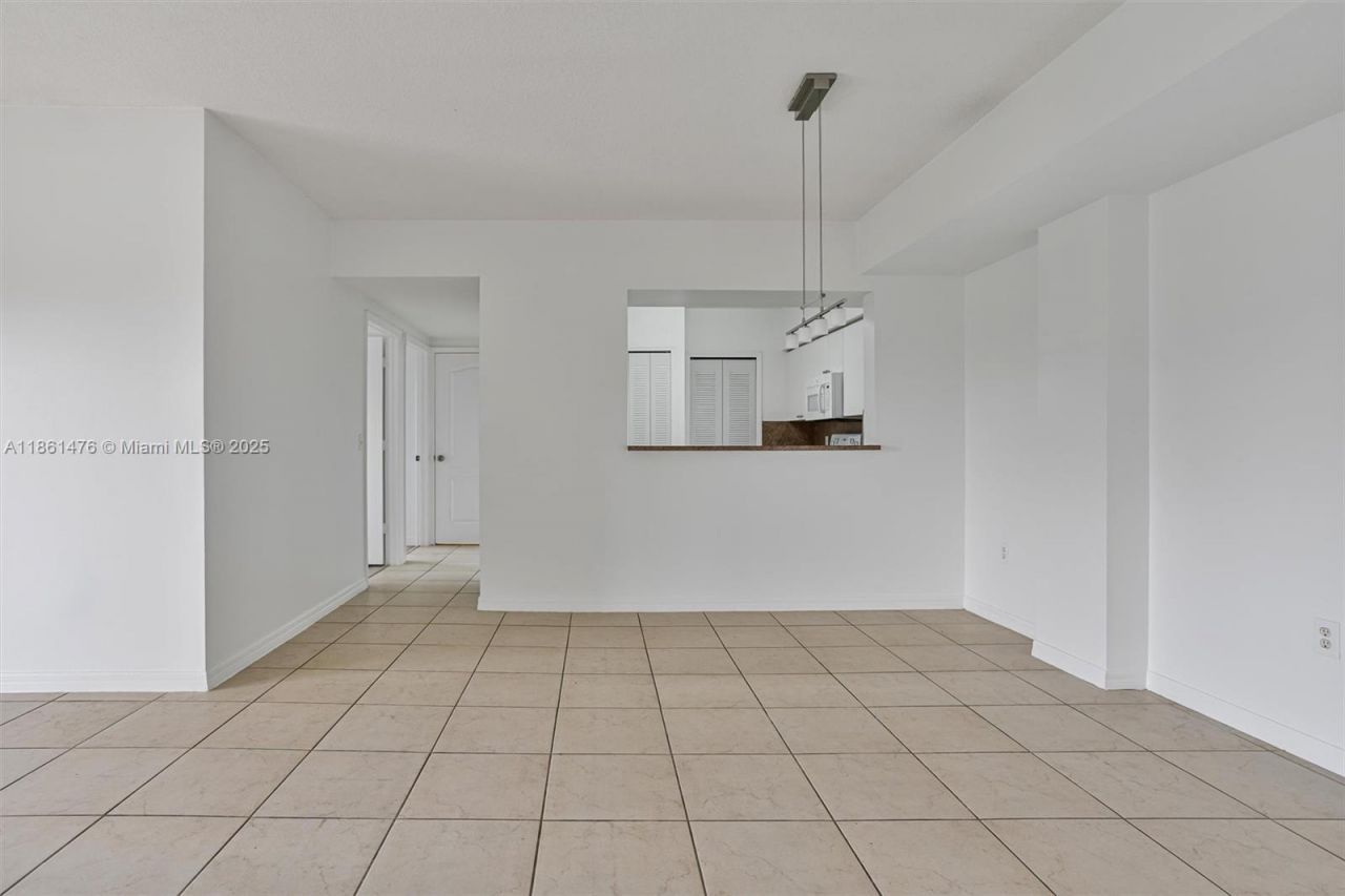 9340 Fontainebleau Blvd, Unit W505, Miami, FL 33172 Photo