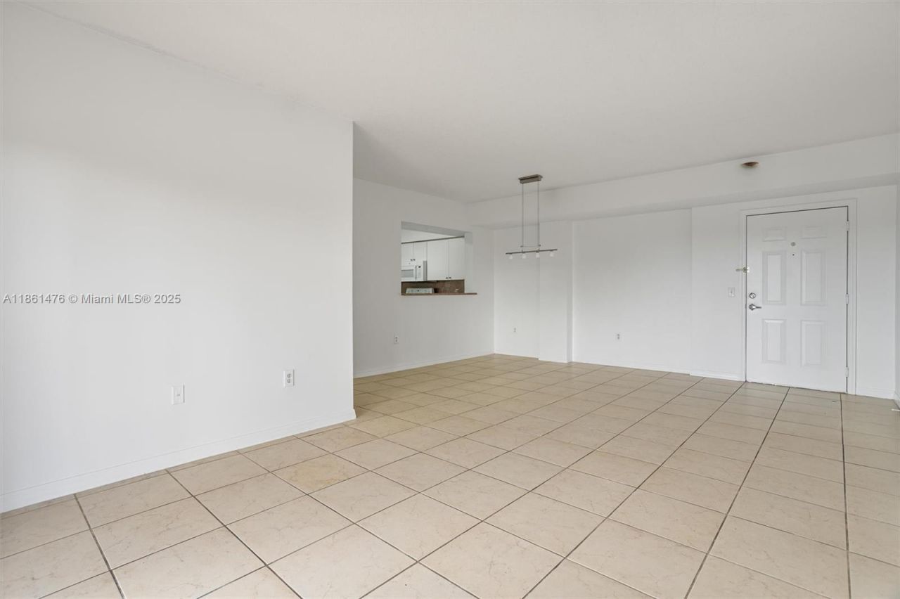 9340 Fontainebleau Blvd, Unit W505, Miami, FL 33172 Photo