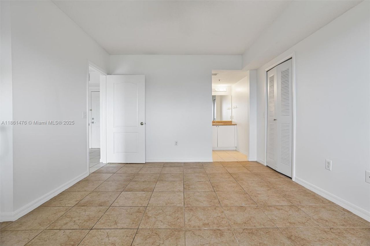 9340 Fontainebleau Blvd, Unit W505, Miami, FL 33172 Photo