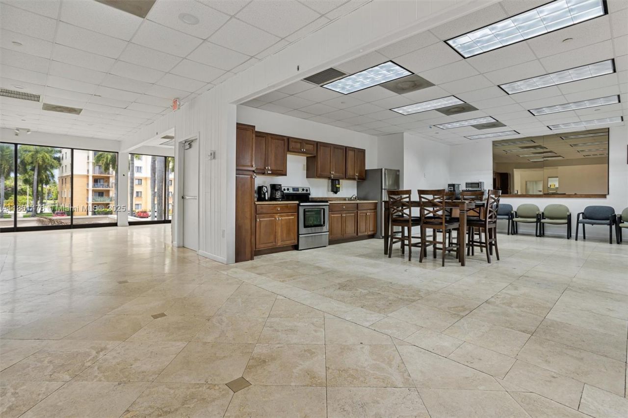 9340 Fontainebleau Blvd, Unit W505, Miami, FL 33172 Photo