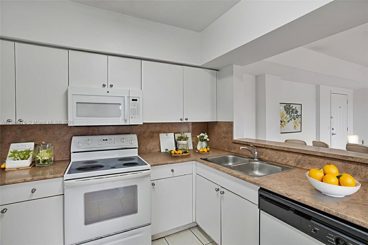 9340 Fontainebleau Blvd, Unit W505, Miami, FL 33172 Photo