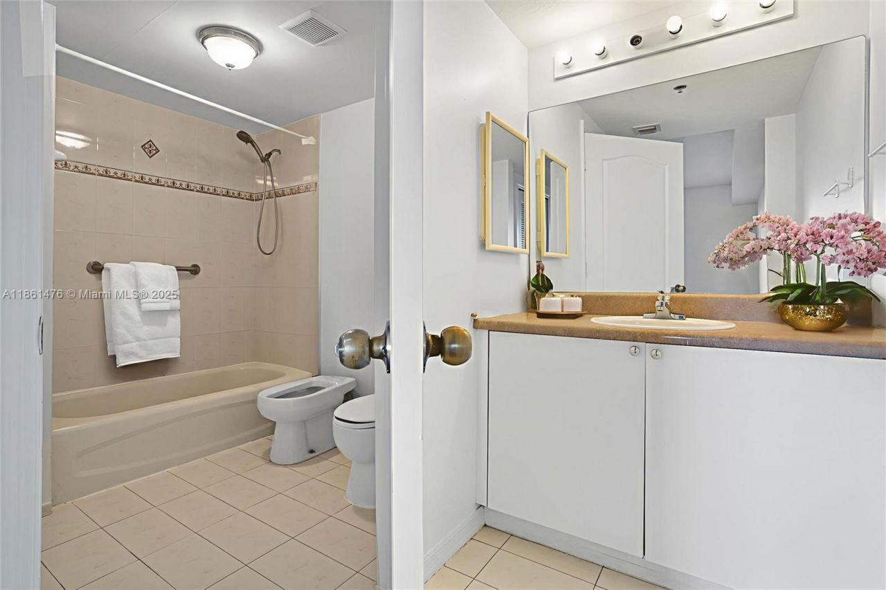 9340 Fontainebleau Blvd, Unit W505, Miami, FL 33172 Photo