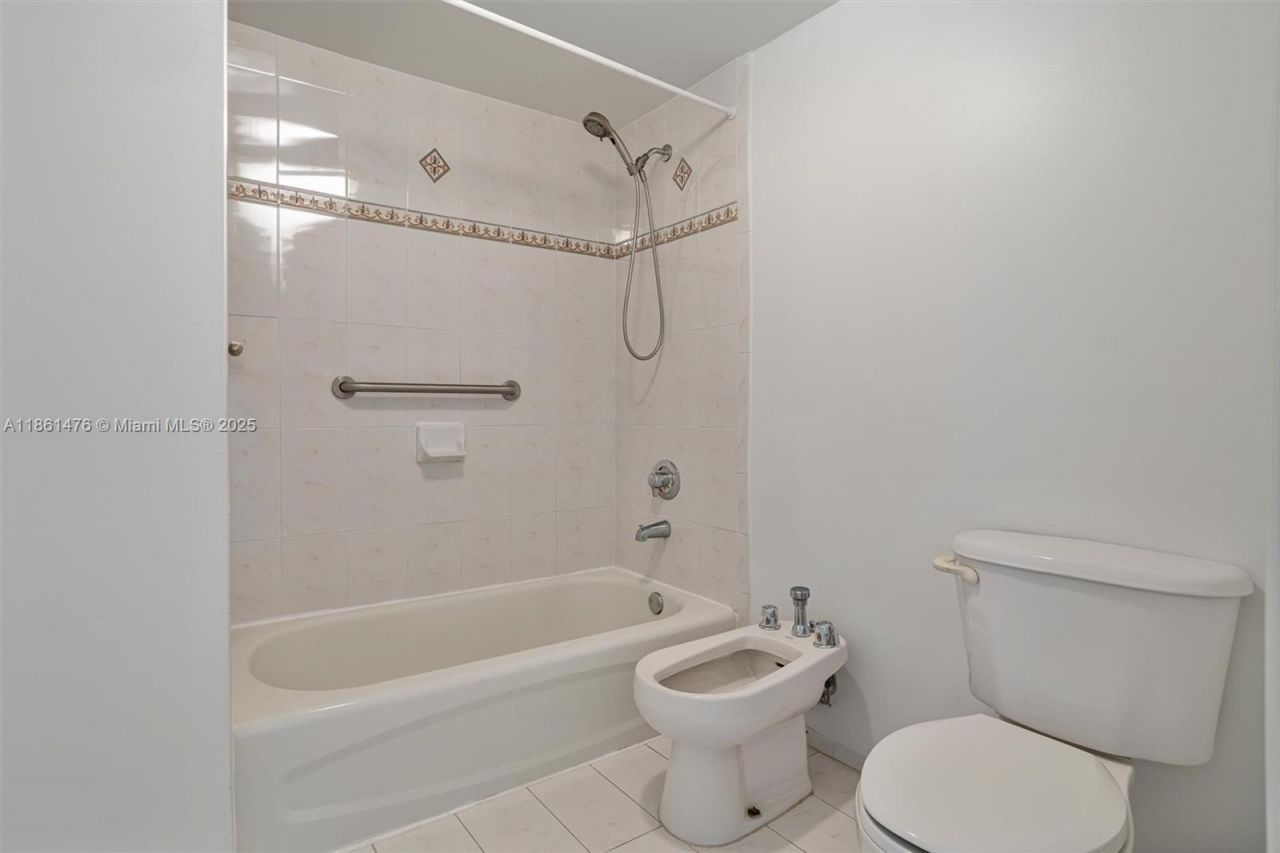 9340 Fontainebleau Blvd, Unit W505, Miami, FL 33172 Photo