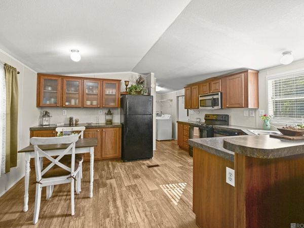 15324 E Beaver  Dr, Pride, LA 70770