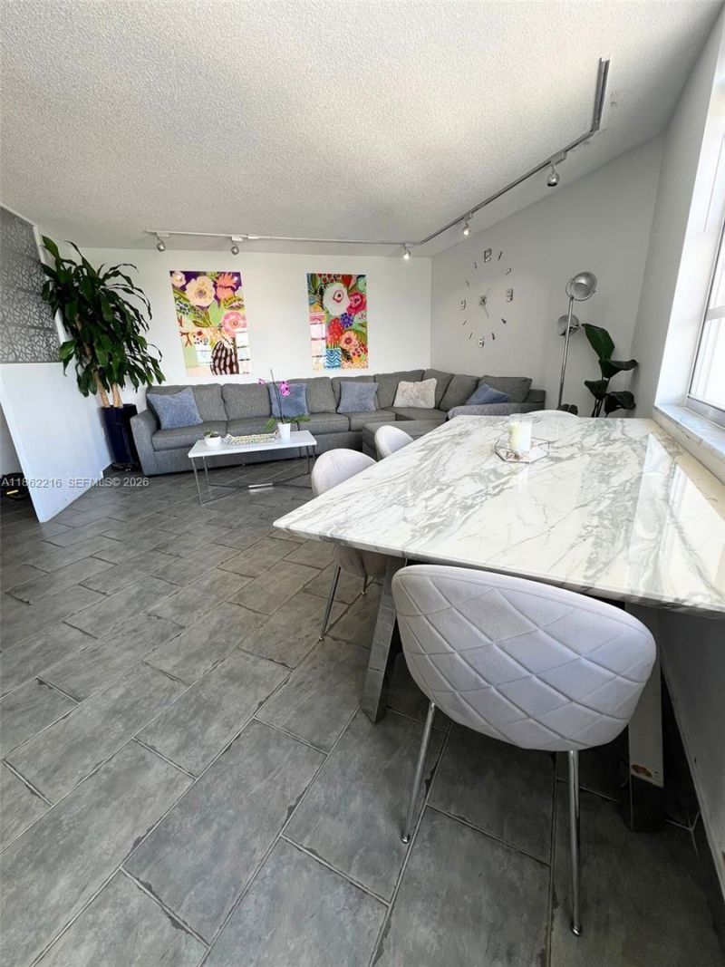 2750 NE 183rd St, Unit 2707, Aventura, FL 33160 Photo