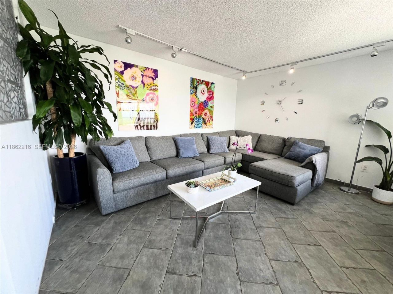2750 NE 183rd St, Unit 2707, Aventura, FL 33160 Photo