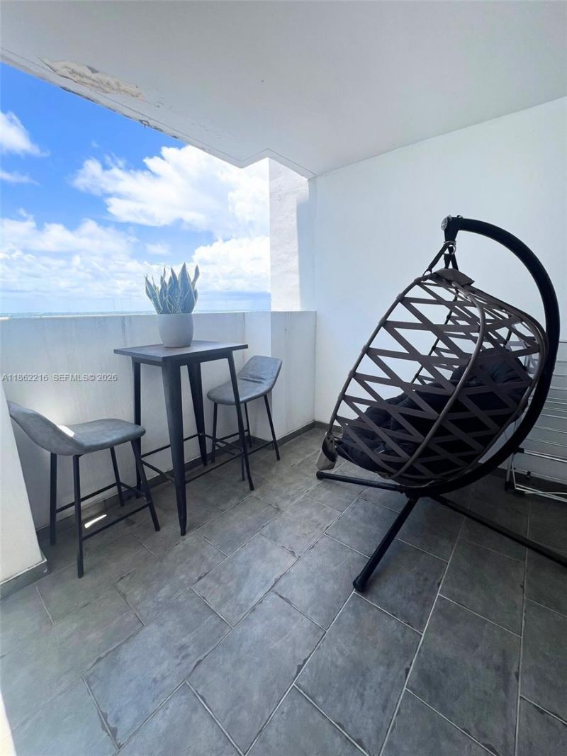 2750 NE 183rd St, Unit 2707, Aventura, FL 33160 Photo