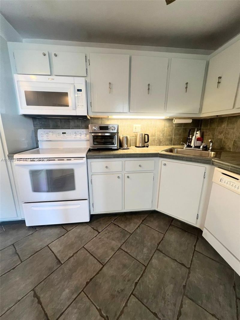 2750 NE 183rd St, Unit 2707, Aventura, FL 33160 Photo