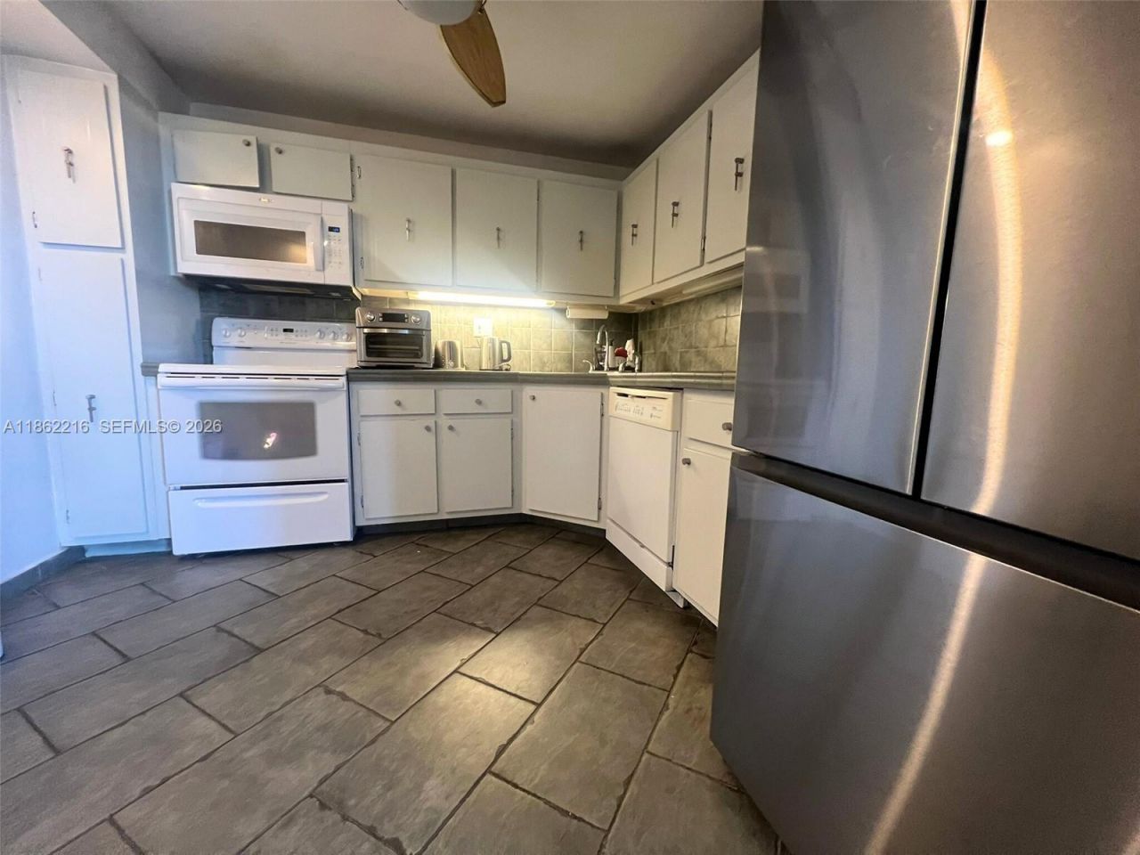 2750 NE 183rd St, Unit 2707, Aventura, FL 33160 Photo