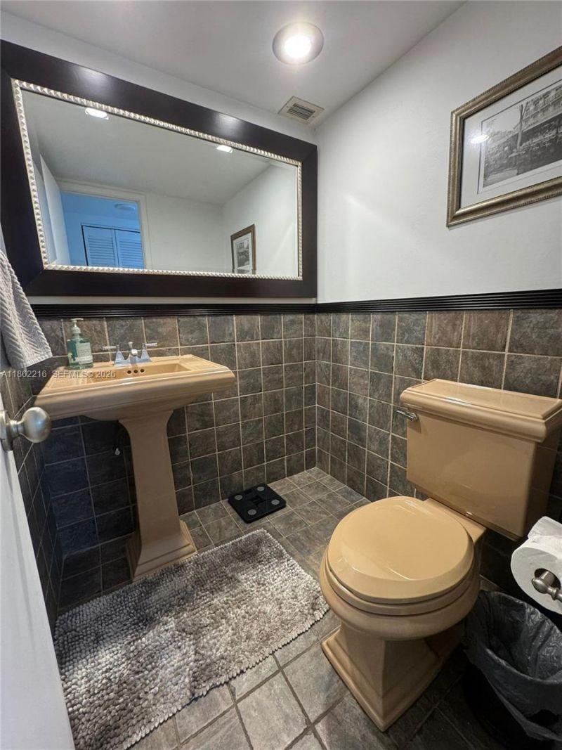2750 NE 183rd St, Unit 2707, Aventura, FL 33160 Photo